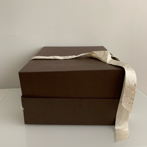 Louis Vuitton medium/large box + limited ribbon - Picture 2 of 4